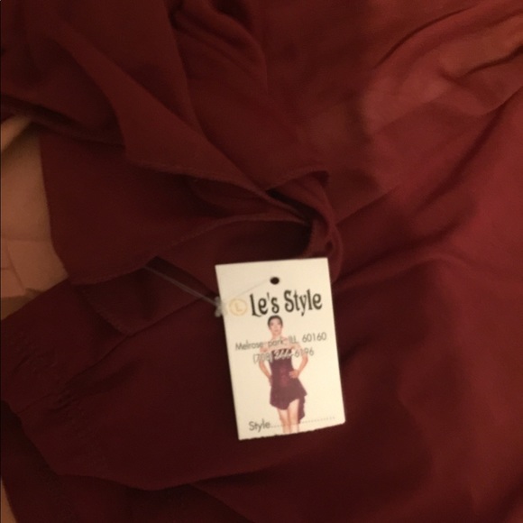 Plus size blouse. Very cute with tags - Picture 2 of 3